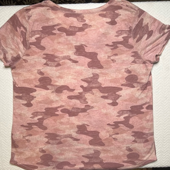 Womens Pink Camouflaged Shirt Top T Shirt PreOwned Short Sleeve L-XL - Picture 2 of 3